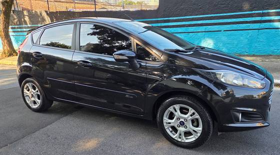 FORD FIESTA 1.6 SE HATCH 16V FLEX 4P POWERSHIFT FORD FIESTA 1.6 SE HATCH 16V FLEX 4P POWERSHIFT
